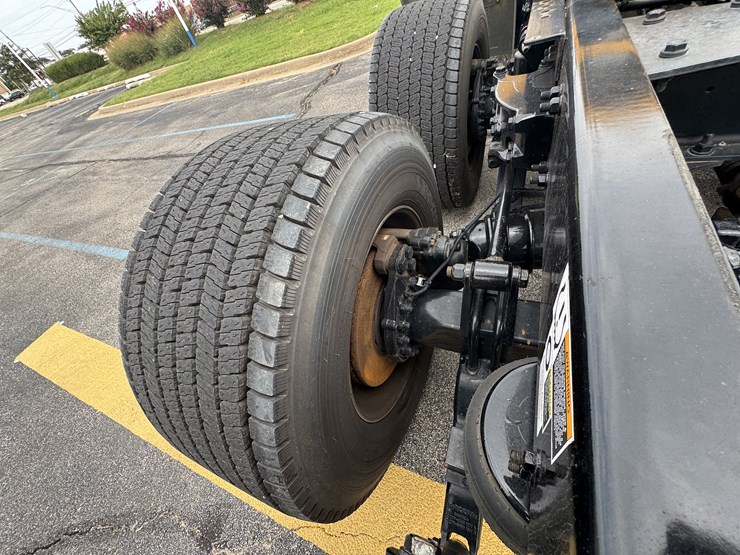 2022-kenworth-t680-image-36