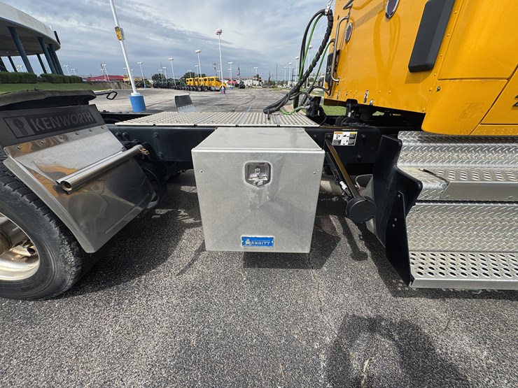 2022-kenworth-t680-image-68