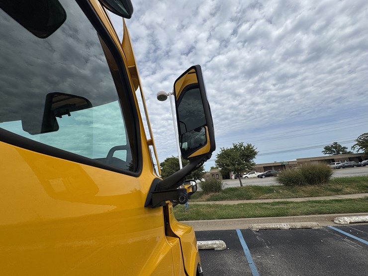 2021-freightliner-cascadia-126-image-57