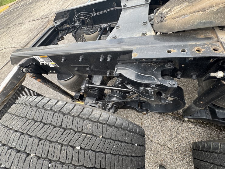2022-kenworth-t680-image-30