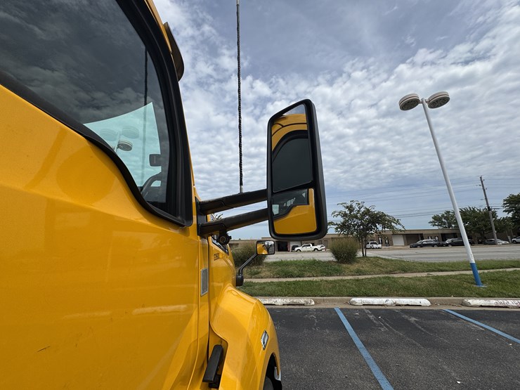 2021-kenworth-t680-image-54