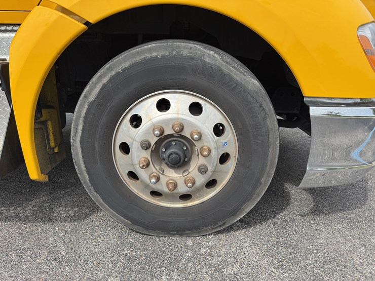 2022-kenworth-t680-image-9
