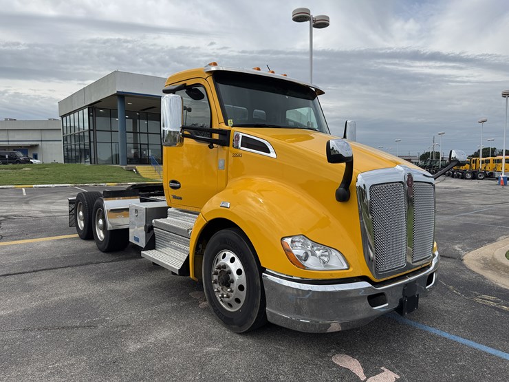2022-kenworth-t680-image-2