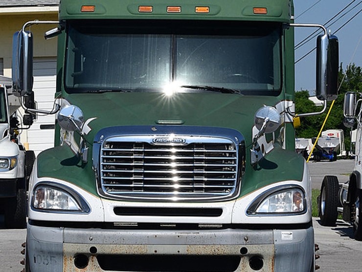 2008-freightliner-columbia-image-3