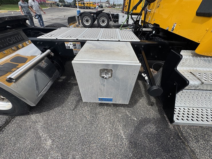 2021-kenworth-t680-image-98