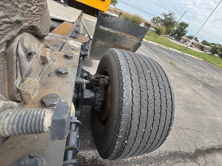 2022-kenworth-t680-image-31