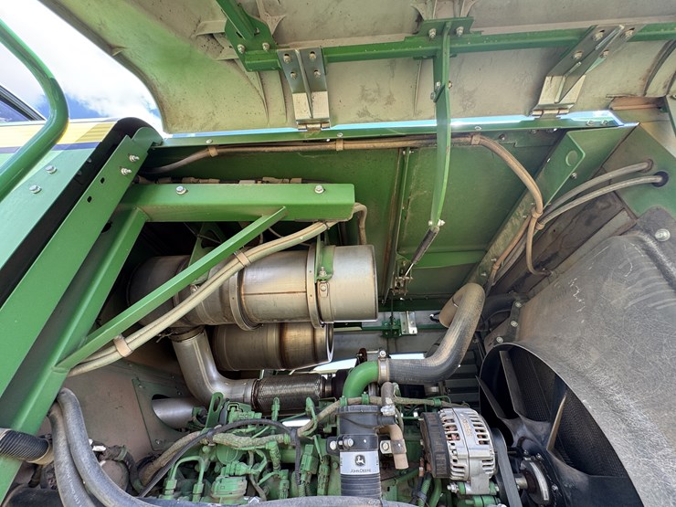 2015-john-deere-w235-image-16