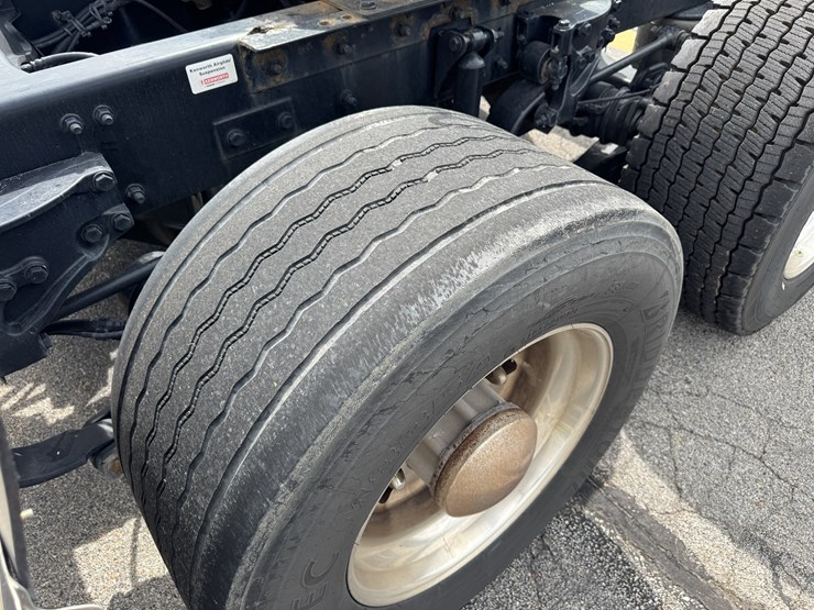 2022-kenworth-t680-image-14