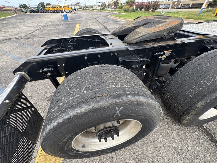 2021-kenworth-t680-image-19
