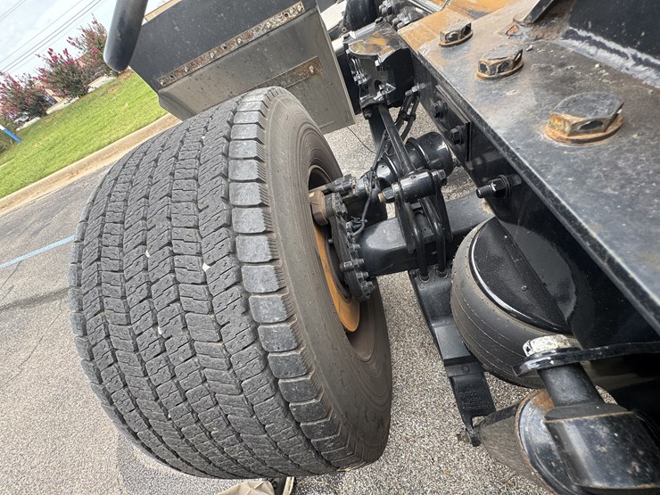 2022-kenworth-t680-image-39