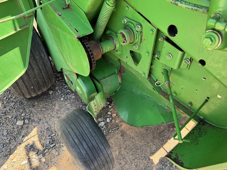 1997-john-deere-566-round-baler-image-38