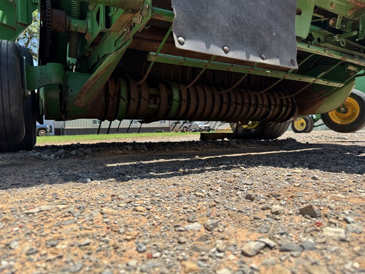 1997-john-deere-566-round-baler-image-37