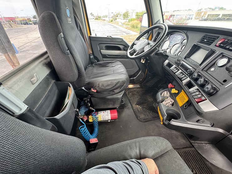 2022-kenworth-t680-image-85
