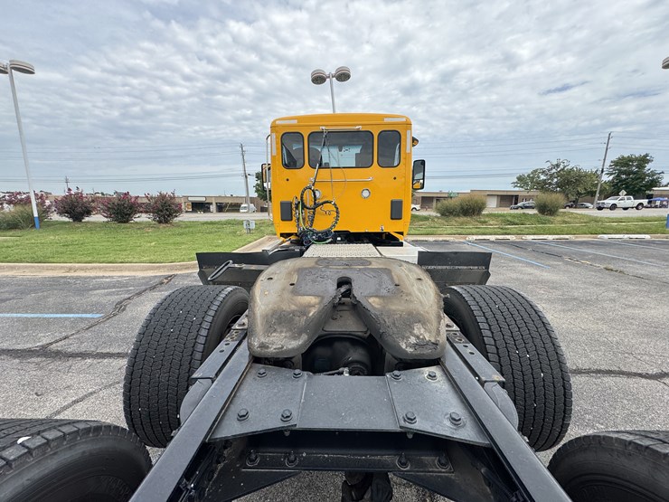 2022-kenworth-t680-image-35