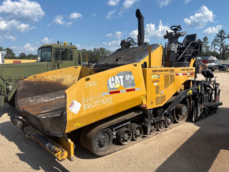 2017-caterpillar-ap-1055f-image-1