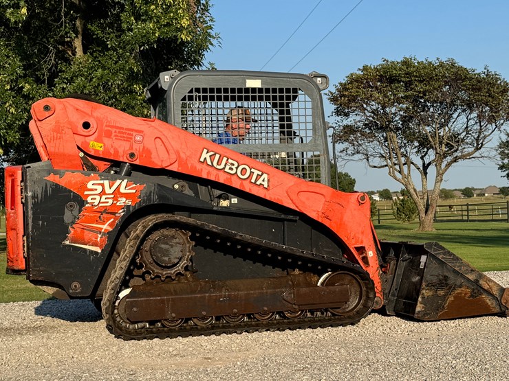 2017-kubota-svl95-2s-image-1