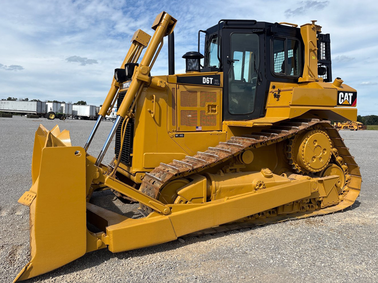 2007-caterpillar-d6t-xl-image-1