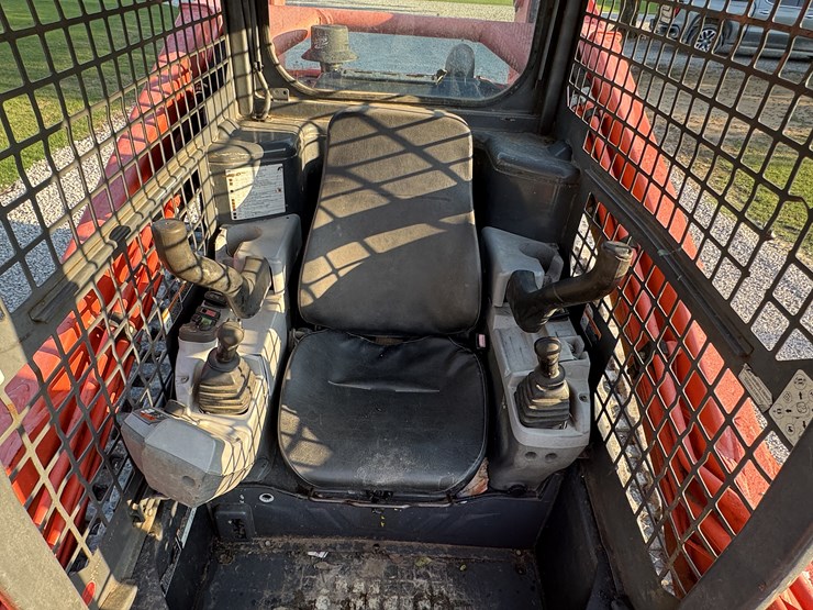2017-kubota-svl95-2s-image-40