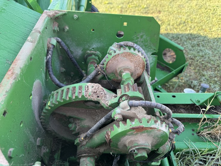 john-deere-348-image-9