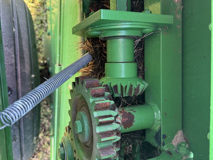 john-deere-348-image-19