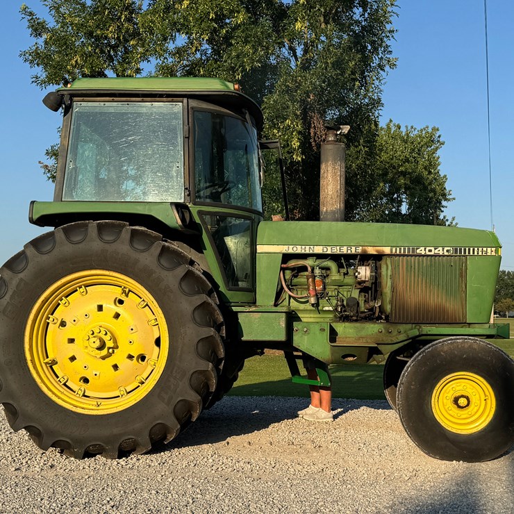 JOHN DEERE 4040