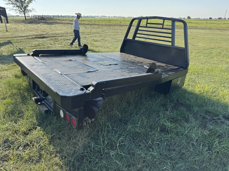 2017-butler-arm-bed-image-4