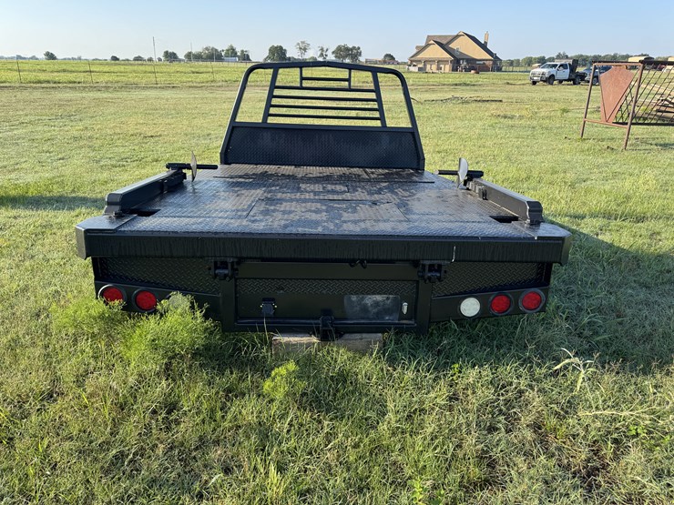 2017-butler-arm-bed-image-3