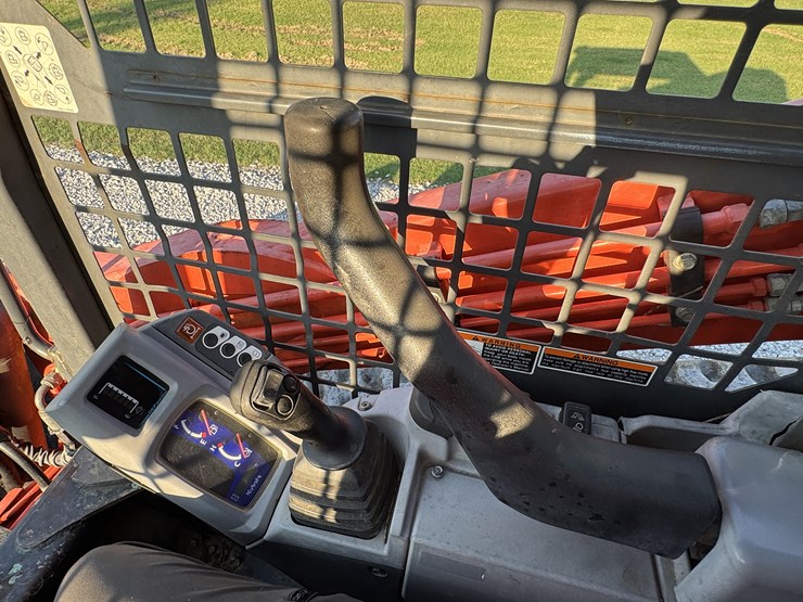 2017-kubota-svl95-2s-image-42