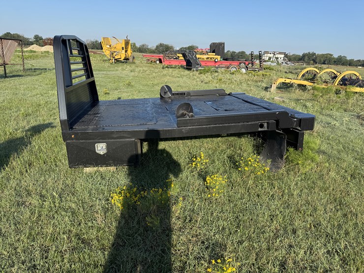 2017-butler-arm-bed-image-2