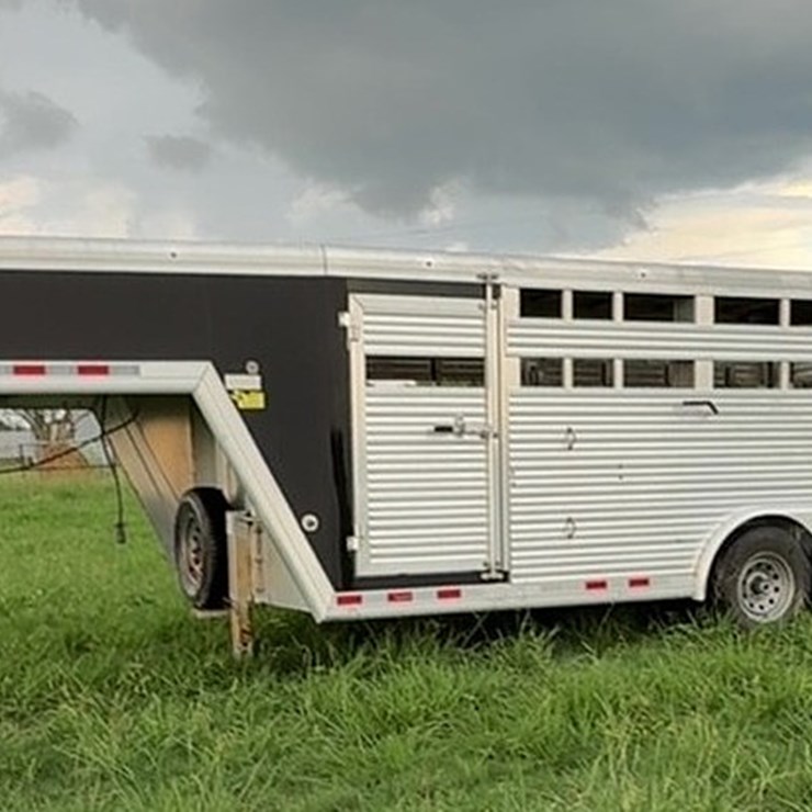 2012 CM Revolution Livestock Trailer 