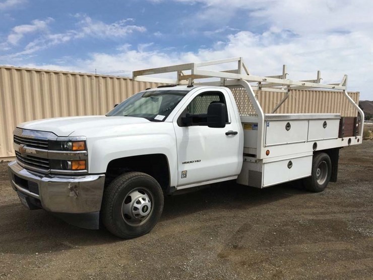 2017-chevrolet-3500-image-1