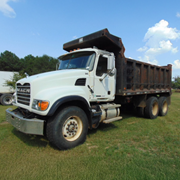 (T) 2003 MACK 700 DUMP TRUCK
