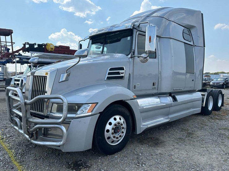 2018-western-star-5700-image-1