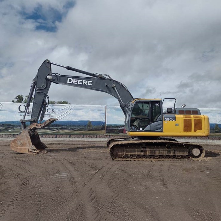 2021 DEERE 250G LC