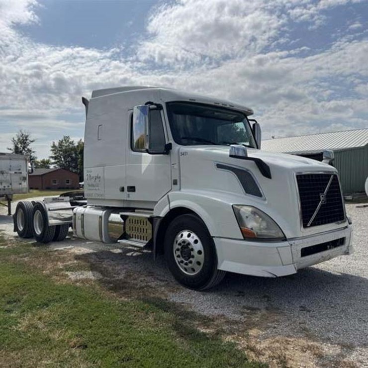 2015 VOLVO VNL64T400