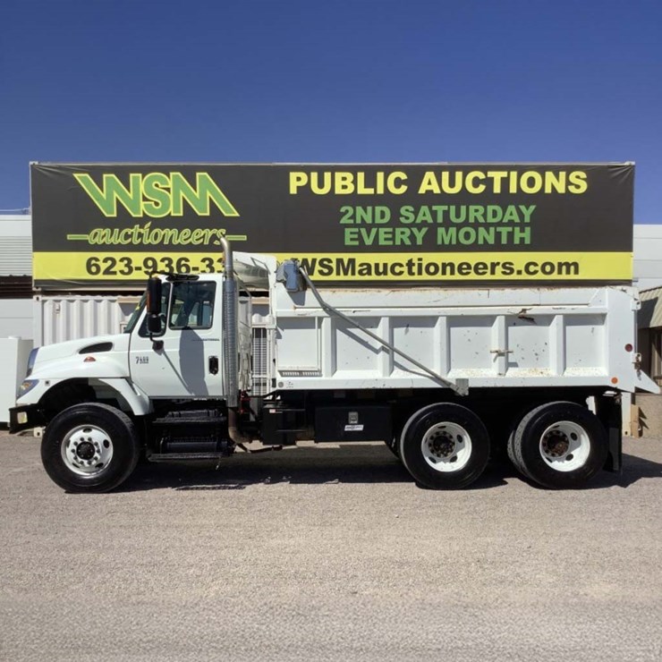 2004 INTERNATIONAL 7400