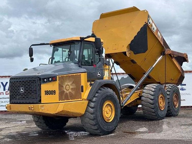 2019-deere-410e-image-1