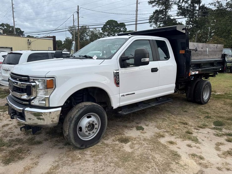 2021-ford-f350-xl-image-1