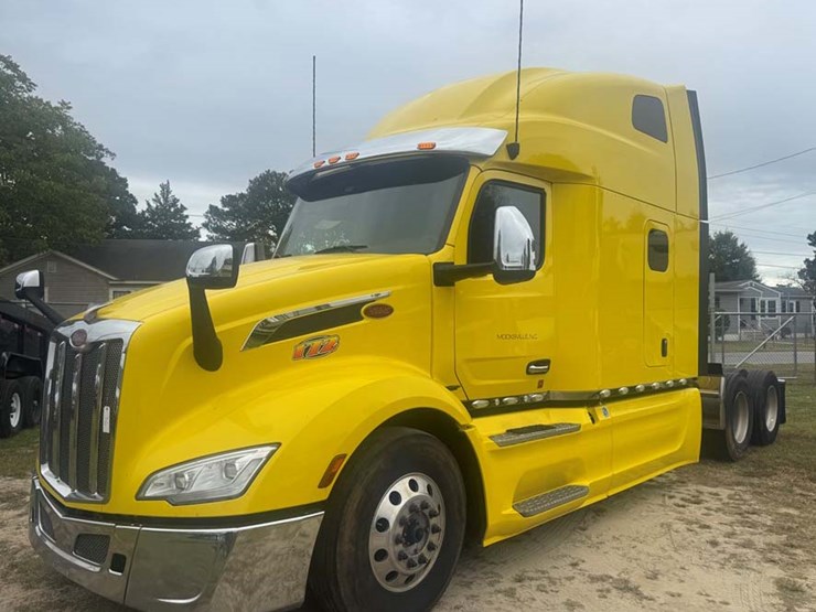 2023-peterbilt-579-image-1