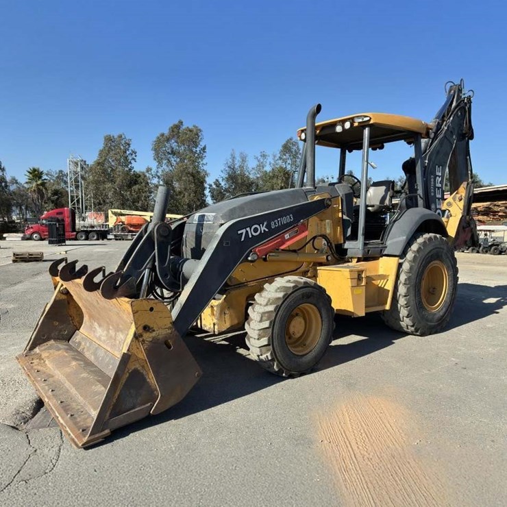 2015 DEERE 710K