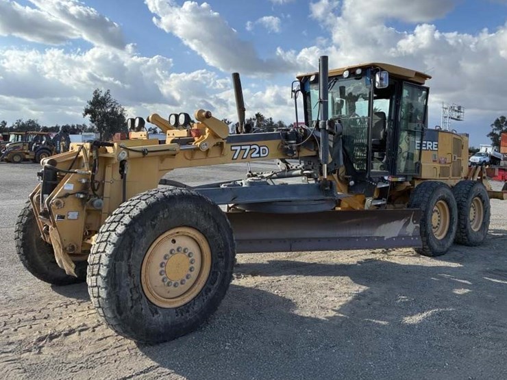 2008-deere-772d-image-1