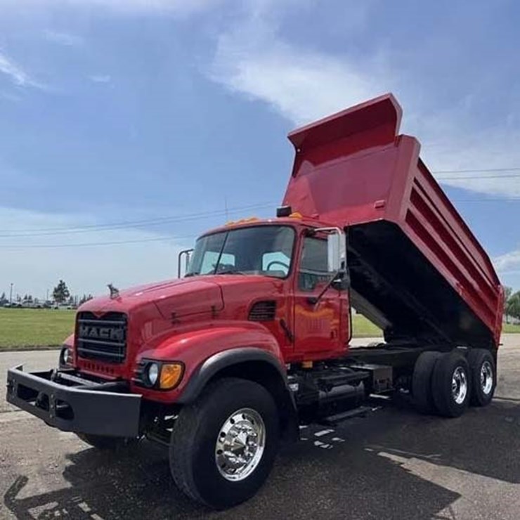 2004 MACK GRANITE CV713