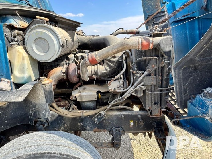 2000-mack-ch613-image-37