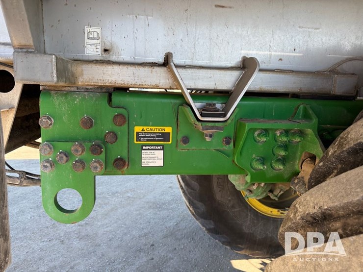 2023-john-deere-800r-image-87