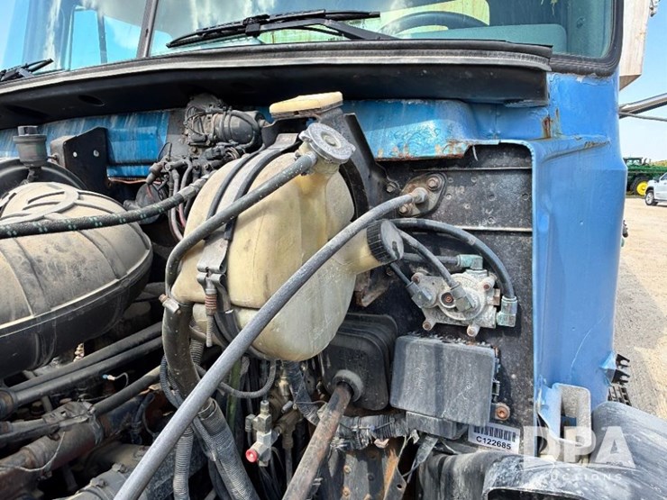 2000-mack-ch613-image-34