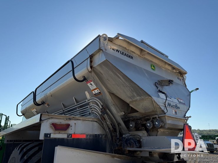 2023-john-deere-800r-image-63