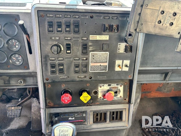 2000-mack-ch613-image-63