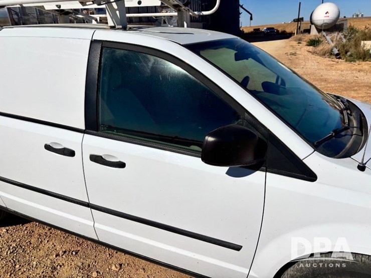 2014-dodge-ram-van-image-43