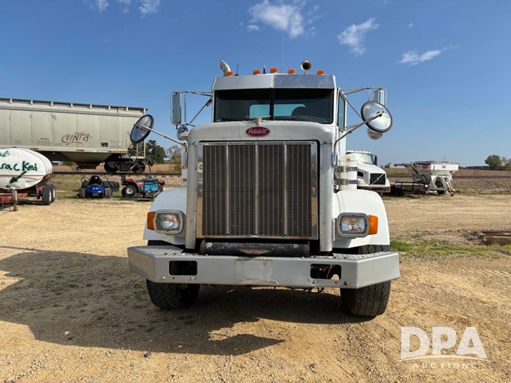 2001-peterbilt-357-image-3