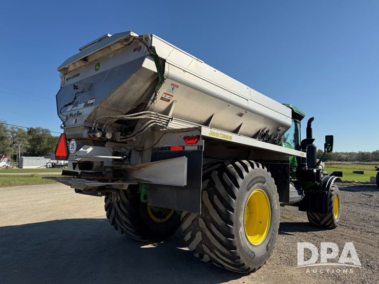 2023-john-deere-800r-image-12